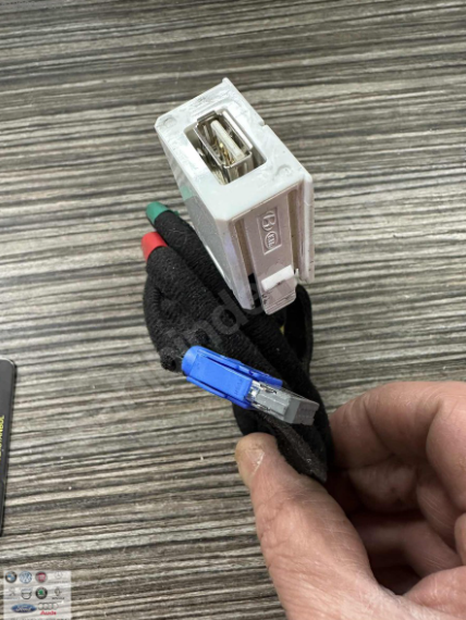 96120-H8301 HYUNDAİ STONİC KİA RİO USB SOKET ORJ SIFIR